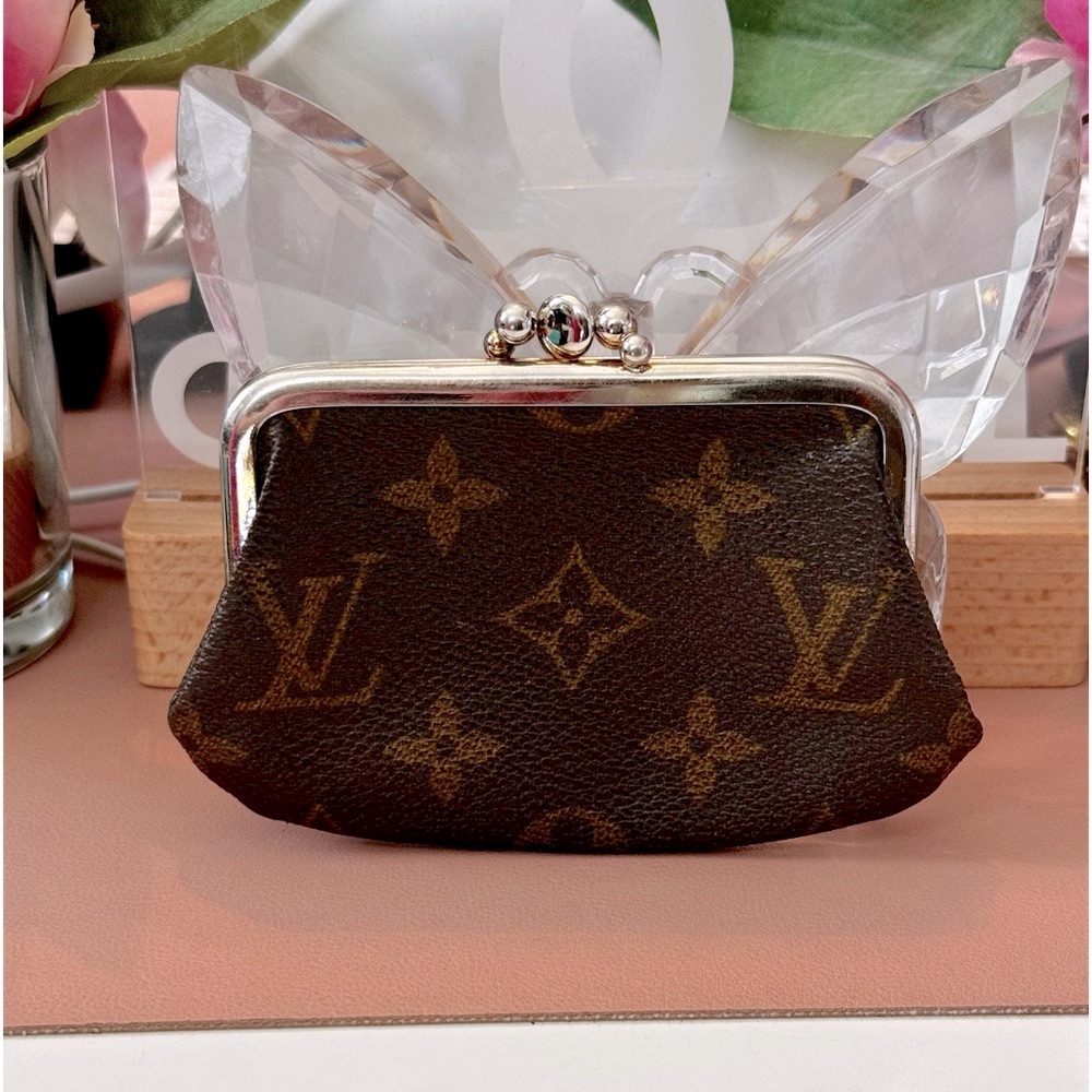 Louis Vuitton Monogram Kisslock Coin Wallet